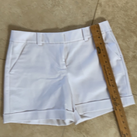 EUC Vince Camuto Dressy white cuff shorts stretch sz 4 front pockets - Picture 7 of 7